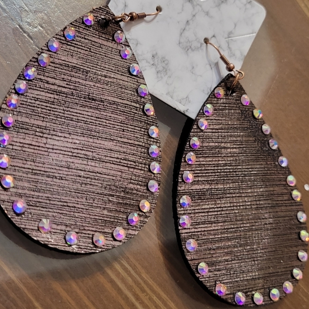 La Ti Da Handmade Creations 2.5 x 2 Tear Drop Pleather w Rhinestone